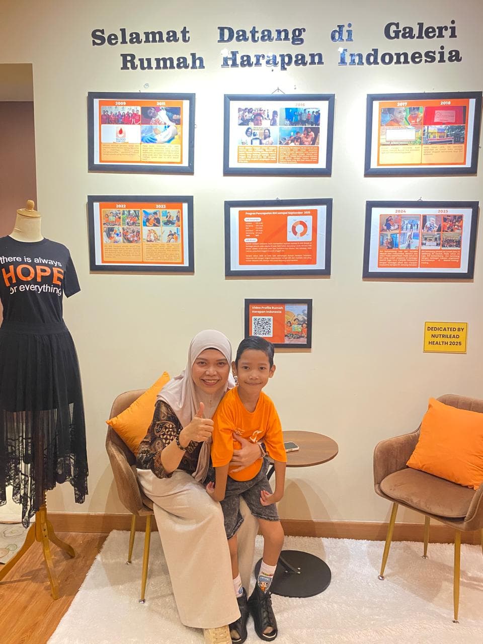 Gallery - Children enjoying a cheerful moment with the team
